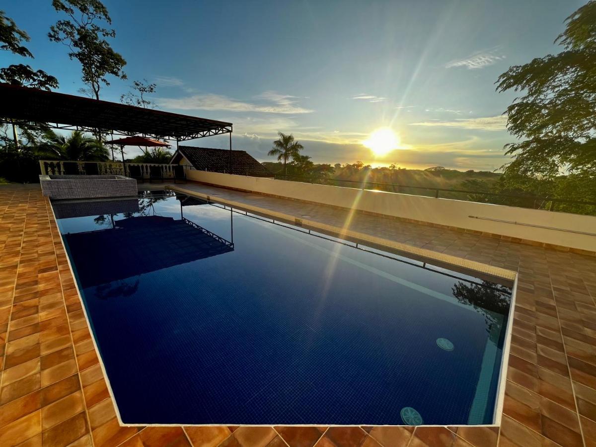 Hotel Los Cielos Del Caribe Cahuita Bagian luar foto