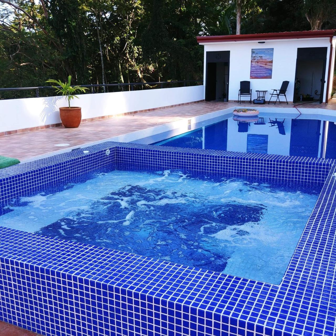 Hotel Los Cielos Del Caribe Cahuita Bagian luar foto